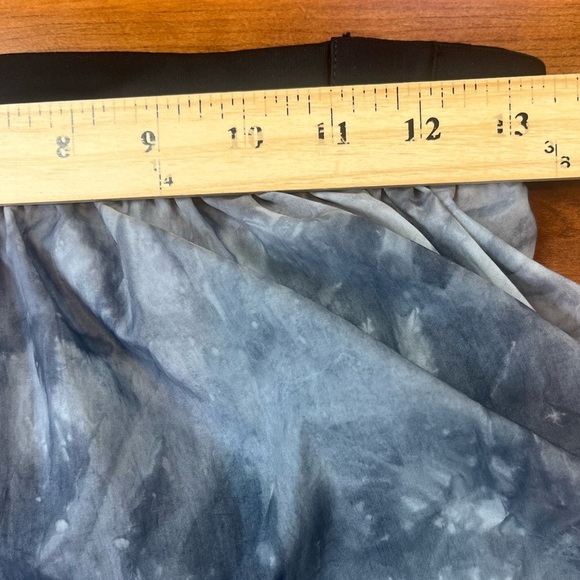 NWT Nike Women's Trail Running Shorts Sz XS Repel Gray Tie Dye Zipper Pockets - Picture 14 of 16